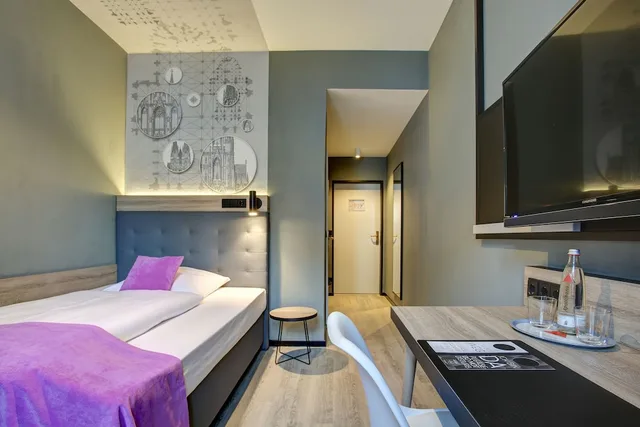 Standard, Twin Beds, Boutique 003 Koln am DOM 2/8