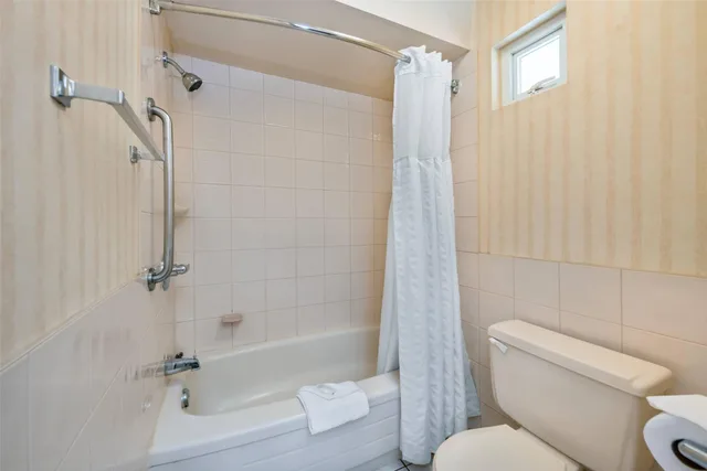غرفة بسريرين كوين، Econo Lodge Inn & Suites North Vancouver 6/7