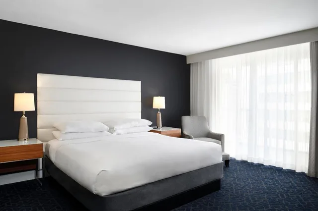 City, Suite, King Bed, Sofa, Accessible، Hotel Tampa Riverwalk 1/4