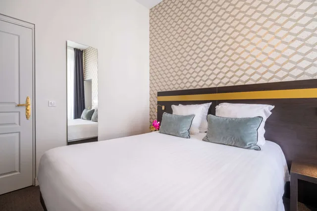 Deluxe, Queen Bed, Hotel Le Soleia 5/7