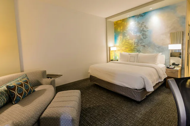 غرفة بسرير كينج، Courtyard By Marriott Lake Jackson 3/6