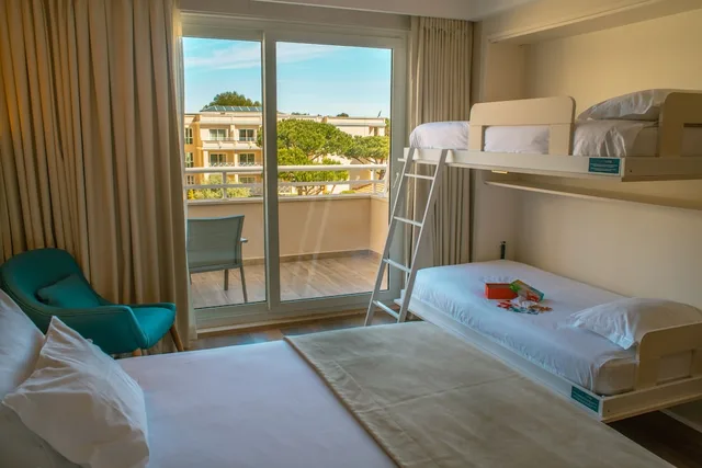 غرفة عائلية بسريرين منفصلين بشرفة، Onyria Quinta Da Marinha Hotel 7/10
