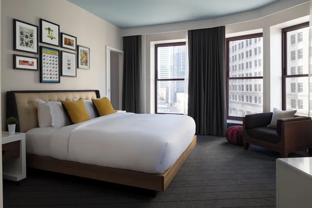 جناح بسرير فردي بإطلالة على المدينة بغرفة نوم واحدة، The Kimpton Schofield Hotel 2/3