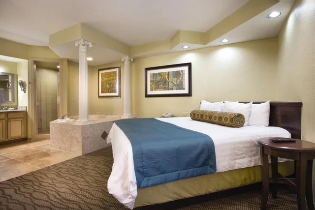 Two Bedroom Suite (2BR)، Star Island Resort & Club 3/7