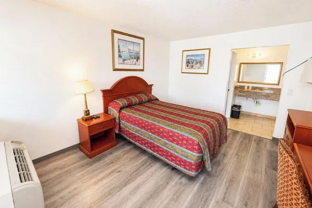 Single Bed Accessible, Solano Inn Vallejo Napa Valley / Six Flags 1/5