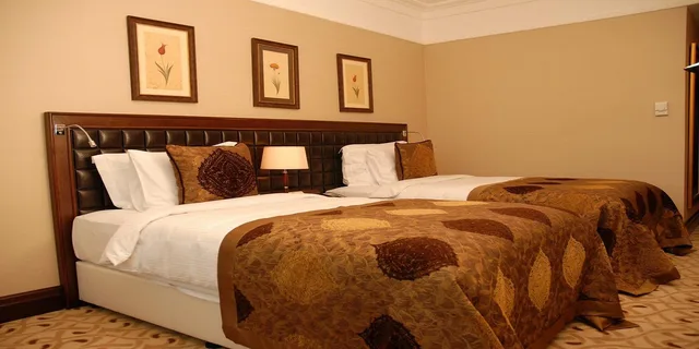 غرفة قياسية بسريرين منفصلين مع دخول الصالة، Crowne Plaza Istanbul Asia 2/6