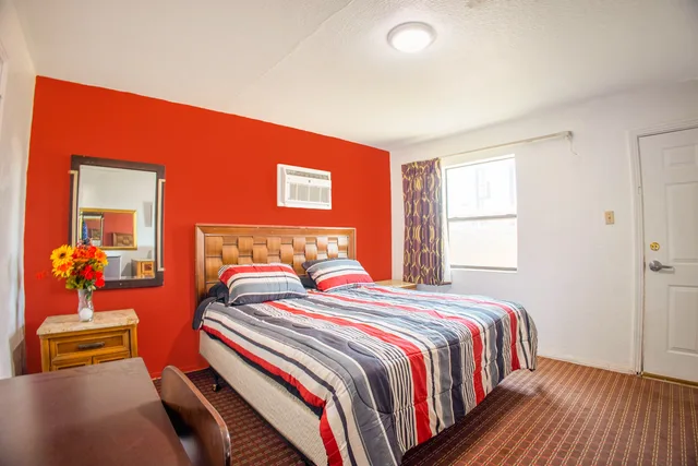 غرفة بسرير كينج لذوي الإعاقة، Sands Motel By OYO El Paso near Airport 5/7
