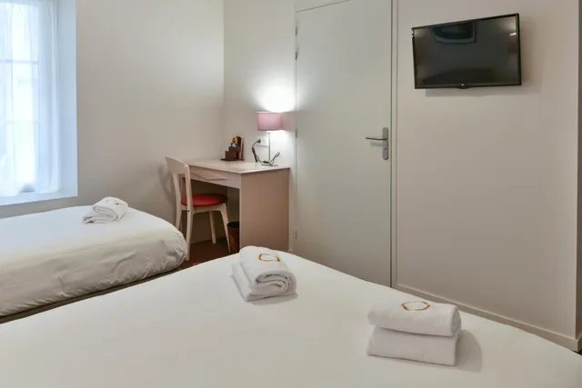 غرفة ثلاثية، Inter Hotel Le Roncevaux 5/9