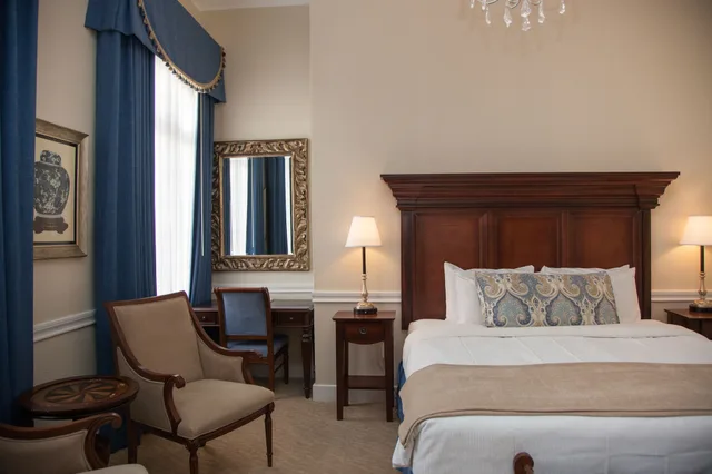 Classic, King Bed, Hotel St Pierre French Quarter 9/10