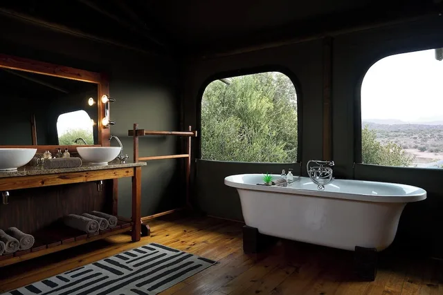 Luxury, Family, Double and Twin Beds, Buffelsdrift Game Lodge 10/10