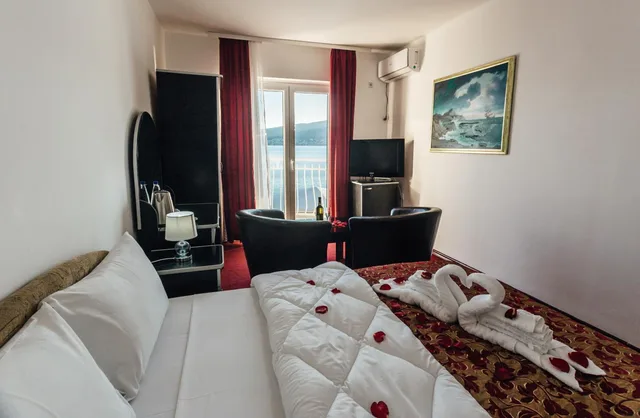 Superior, Double Bed, Sea View, Azzurro Hotel Bijela, Herceg Novi 4/10