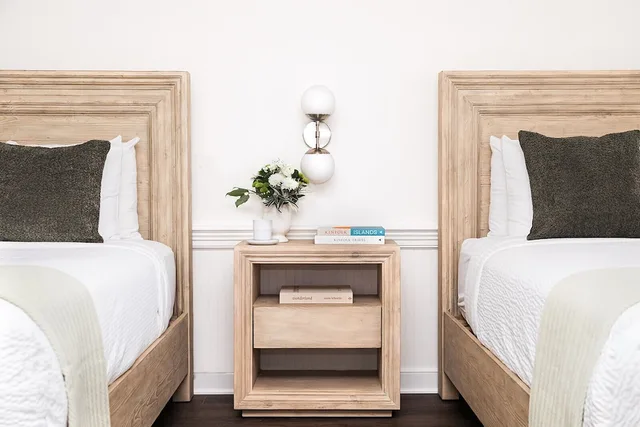 Room, 2 Queen Beds, East Wing، Outlook Inn On Orcas Island 3/3
