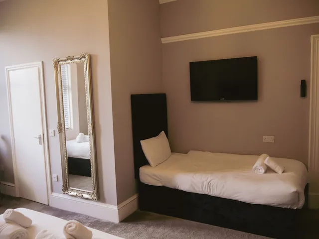Executive, Suite, 1 Single and 3 Double Beds، Hotel Anfield 5/10