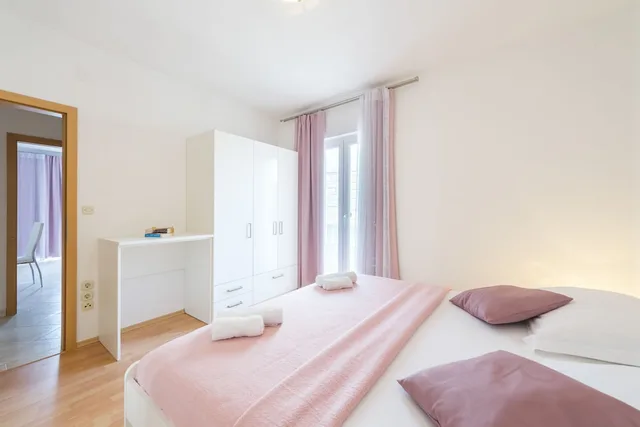 شقة بسرير كينج بإطلالة على البحر بغرفة نوم واحدة، Apartmani Nikolina 2/10