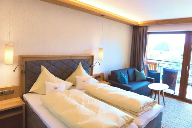 2 Bedrooms, Deluxe, 1 King and 1 Single Beds, Garden View, Hotel Sallerhof 1/4
