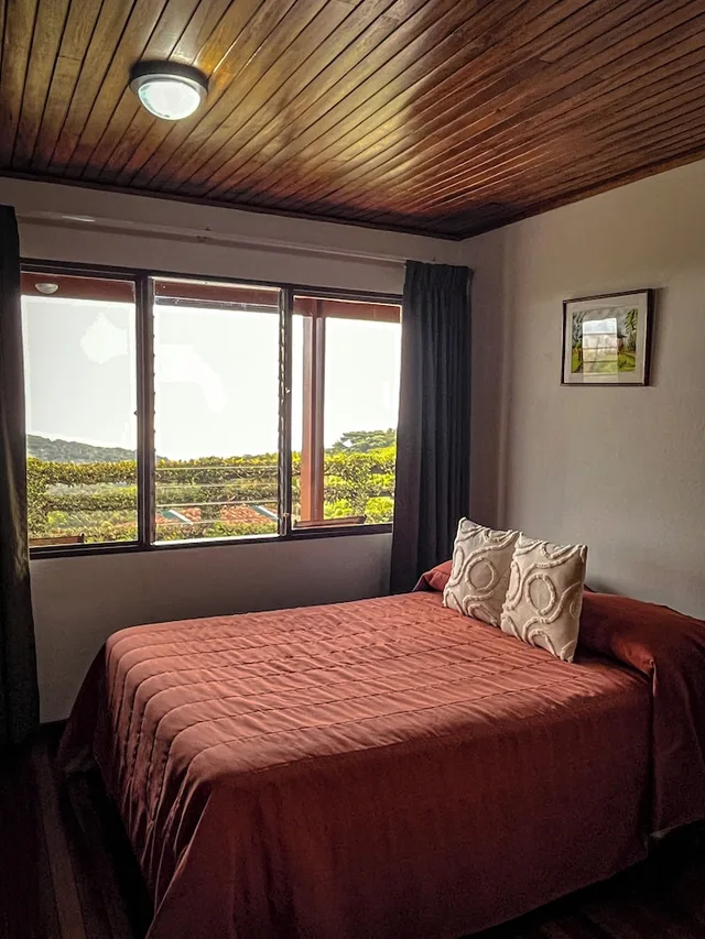 غرفة قياسية بسرير مزدوج وسرير فردي بإطلالة على الحديقة، Hotel de Montana Monteverde 5/10