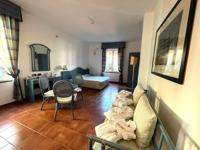 غرفة عائلية بسرير مزدوج مع أريكة، HOTEL CLELIA 2/5