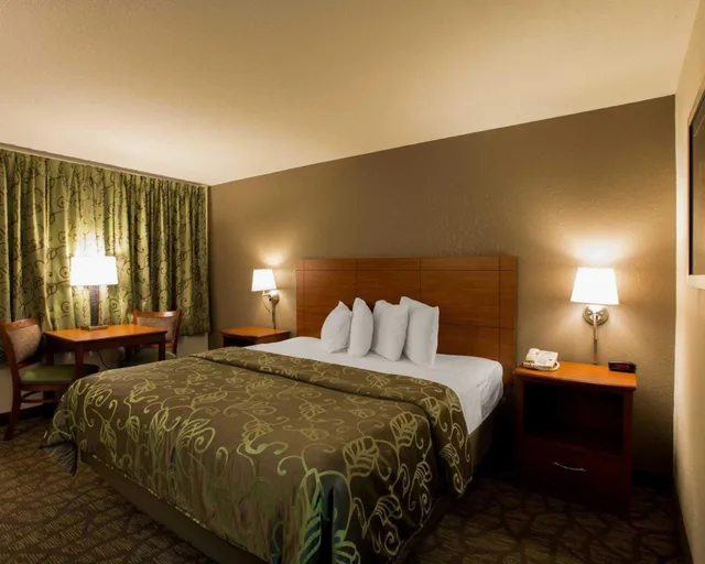 غرفة قياسية بسرير كينج، Econo Lodge Cherokee, NC 2/7