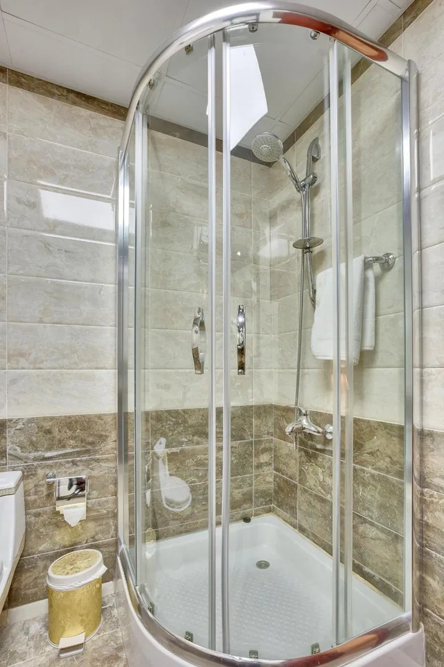 غرفة قياسية ثلاثية، Royal Hotel Sharjah 4/4
