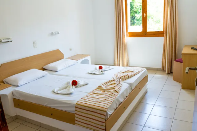 شقة بسرير مزدوج وسريرين منفصلين، Ideal Hotel 1/3