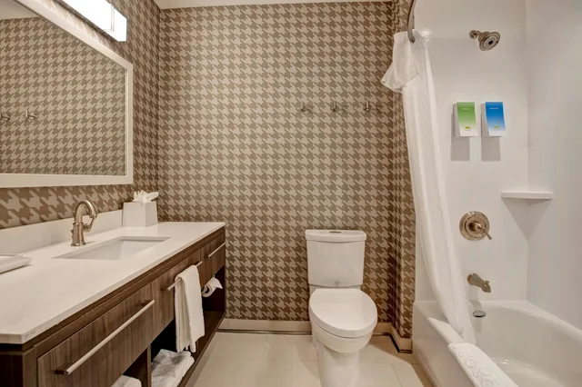 استوديو بسريرين كوين لذوي الإعاقة، Home2 Suites By Hilton Charlotte Uptown Nc 2/3