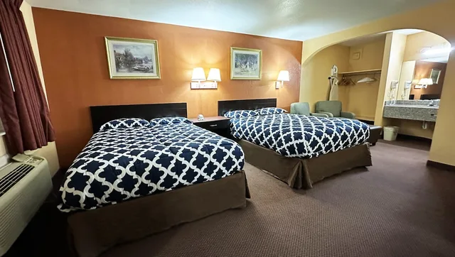 غرفة بسريرين كوين، Apollo Lodge and RV Park 2/10