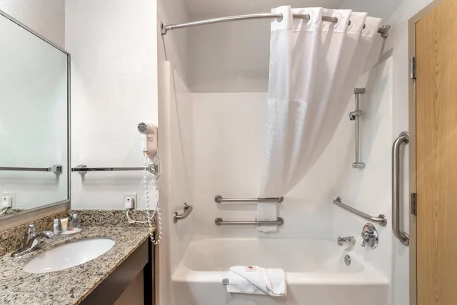 Standard, 2 Queen Beds, Comfort Inn and Suites Lees Summit Kansas City 5/7