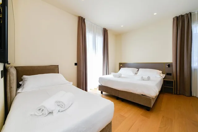 Apartment, 1 Queen and 1 Single Bed, Convertible Double Bed, Kitchenette, Annex، Best Western Hotel Arya 1/10