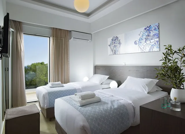 شقة بسريرين منفصلين وسرير كينج بإطلالة على البحر بشرفة بغرفتي نوم، Coral Apartments 2/4