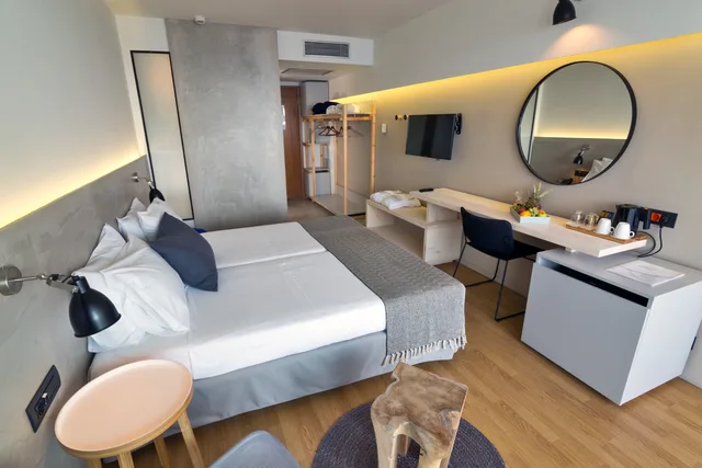 غرفة ديلوكس بسرير مزدوج أو سريرين منفصلين بإطلالة على البحر، Blue Sky City Beach Hotel - Adults Only 3/5