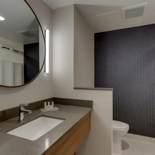 Executive, Suite, King Bed, Sofa, Fairfield Inn & Suites by Marriott Asheville Weaverville 5/8