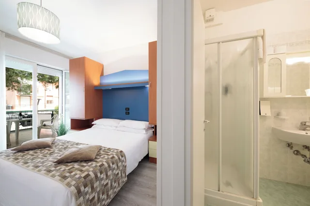 Standard, Double and Bunk Bed, Partial Sea View, Hotel Derby 3/6
