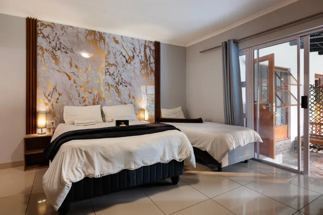 غرفة عائلية بإطلالة على المسبح، Menlyn Apartments 1/2