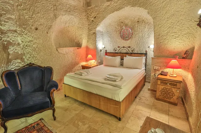 Cave, Deluxe, Hot Tub، Bedrock Cave Hotel 3/10