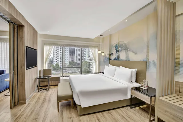 جناح، Park Inn by Radisson Surat 1/2