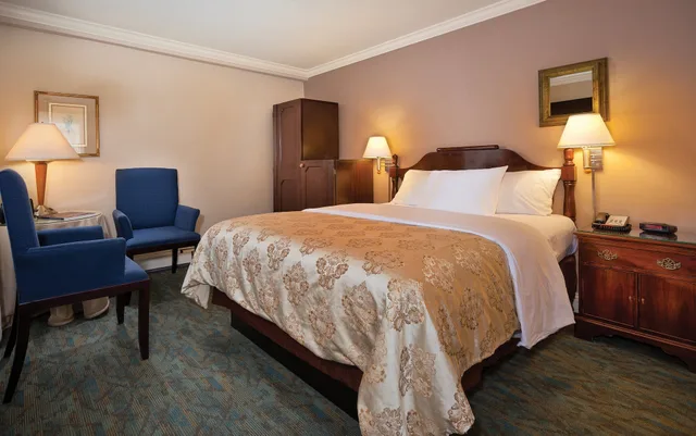 جناح جونيور بسرير كوين، Inn At The Opera 8/10