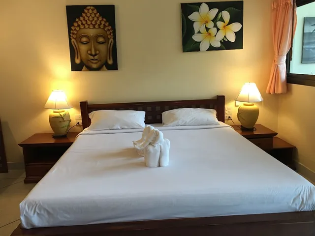 كوخ عائلي بسرير كوين وسريرين منفصلين بإطلالة على الحديقة بغرفتي نوم، TOP RESORT 1/2