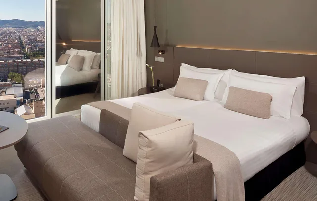 غرفة بسرير مزدوج بإطلالة على المدينة، The Level at Melia Barcelona Sky 2/10