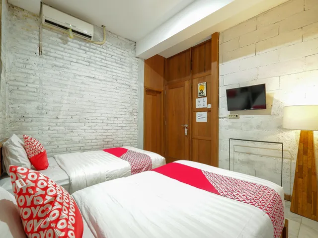 غرفة قياسية بسريرين منفصلين، OYO 4016 Tan Jokteng Guest House 1/1