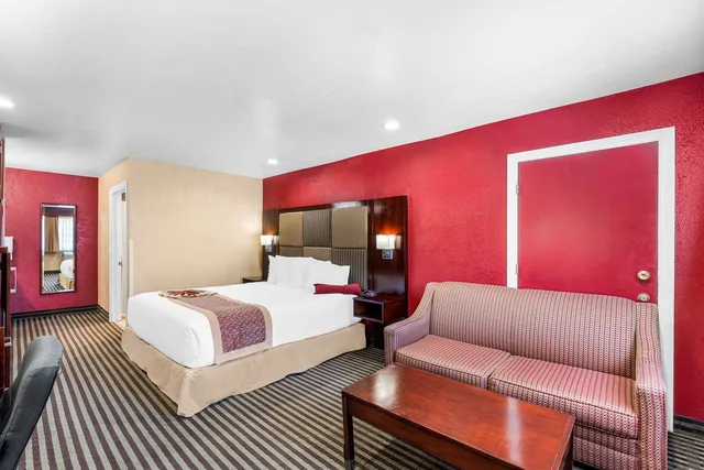 غرفة بسرير كينج لذوي الإعاقة، Best Western Plus Yosemite Way Station Motel 2/5