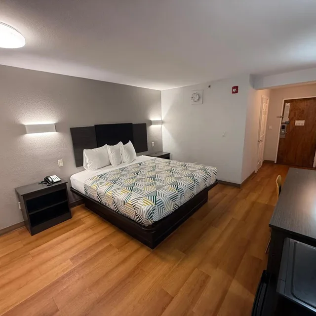غرفة بسرير كينج لذوي الإعاقة، Motel6 Oklahoma City, OK - South 1/10