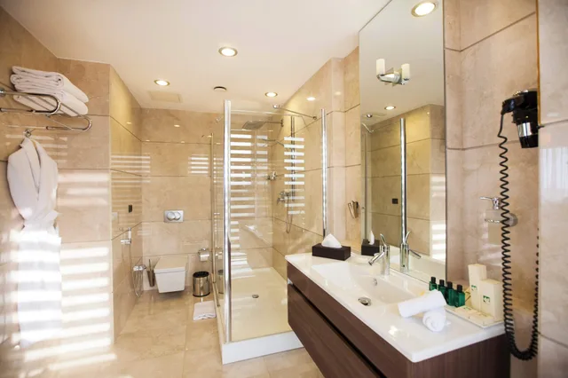 1 Bedroom, Executive, Suite, King Bed, Sofa, Chinar Hotel & Spa 2/4