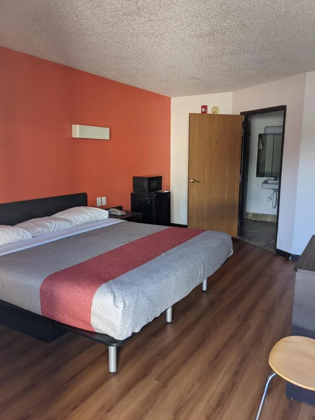 غرفة بسرير كوين للمدخنين، Motel6 Ashland, OH 5/10