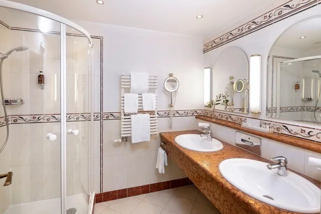 غرفة قياسية بشرفة، Hotel Engel Obertal 3/3