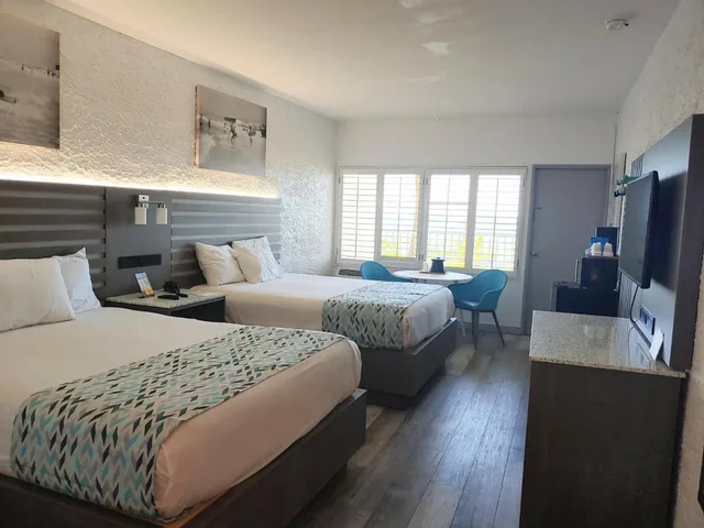 Standard, 2 Queen Beds, Gulf View، Casa Loma Inn 1/4