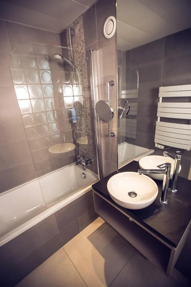 غرفة ثلاثية، TIMHOTEL LE LOUVRE 10/10
