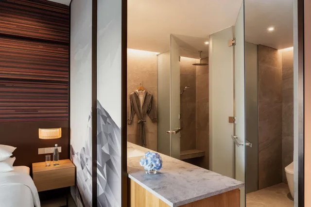 غرفة بسرير مزدوج بإطلالة على الجبل، Hyatt Centric Kota Kinabalu 4/4