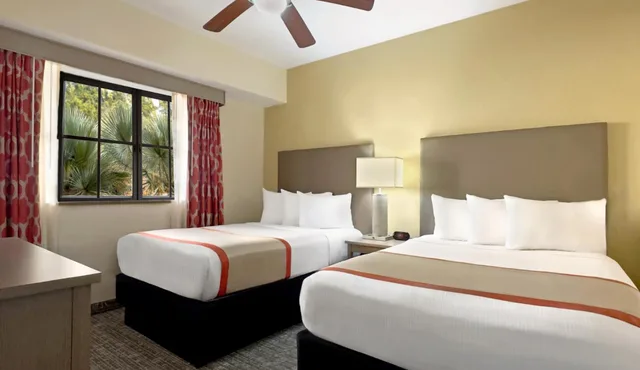 جناح بغرفتي نوم مع أريكة، Floridays Orlando Resort 4/10