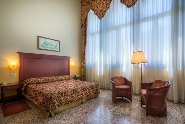 غرفة ديلوكس بسرير كوين بإطلالة على القناة، Palazzo Marcello Hotel Al Sole 1/1