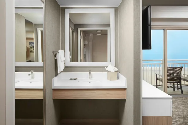 Studio, King Bed, Ocean Front, Balcony، Springhill Suites by Marriott Virginia Beach Oceanfront 2/3